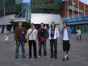Возле торгового центра &quot;Метрополис&quot;