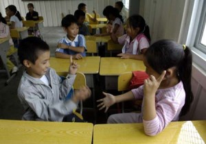 china_pupils_in_quake-hit_school_start_new_semster_02.jpg