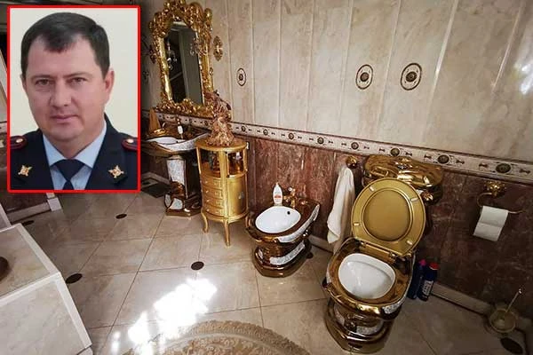 Труд: Глядя на золотой унитаз - через цейсовскую оптику