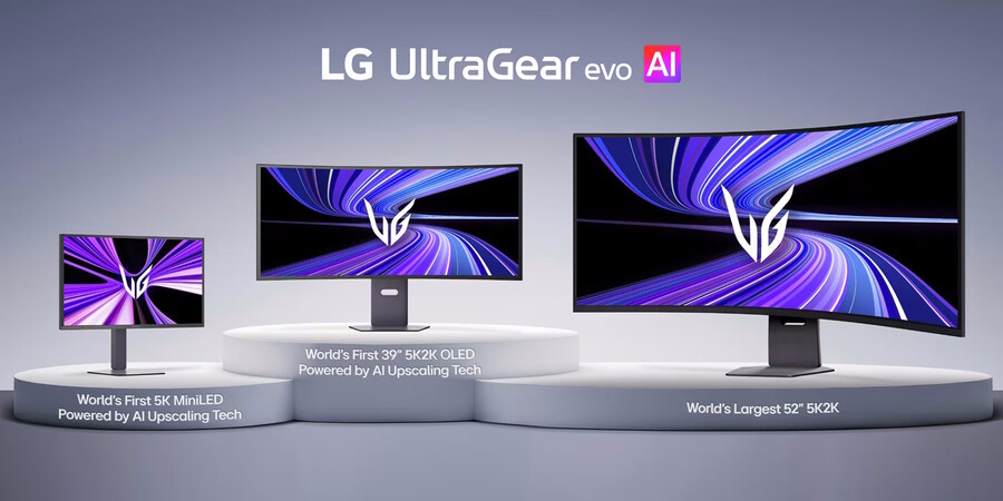 Логотип LG UltraGear с тремя мониторами на подставках, отображающими абстрактные узоры.